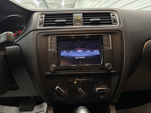 Used 2017 Volkswagen Jetta SE image 20