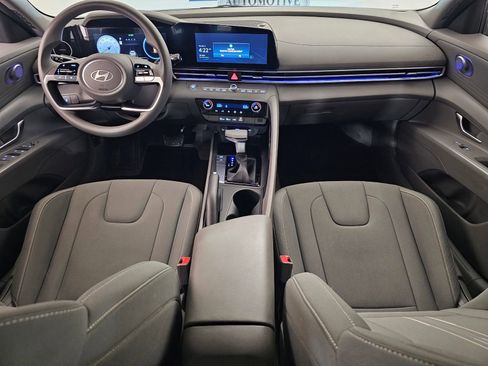 Used 2024 Hyundai Elantra SEL image 17