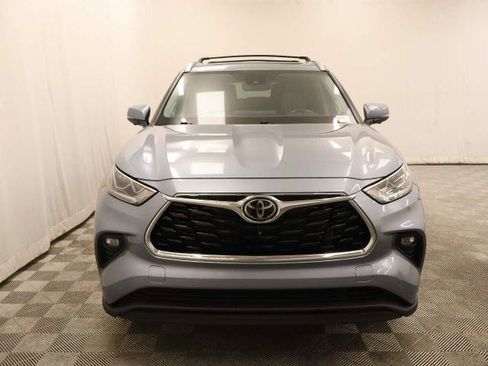 Used 2023 Toyota Highlander Limited FWD image 32