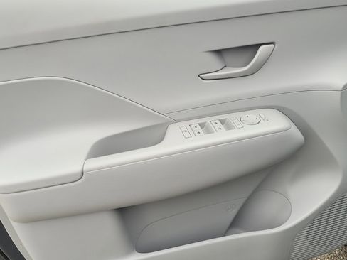 Certified 2025 Hyundai Kona SEL image 17