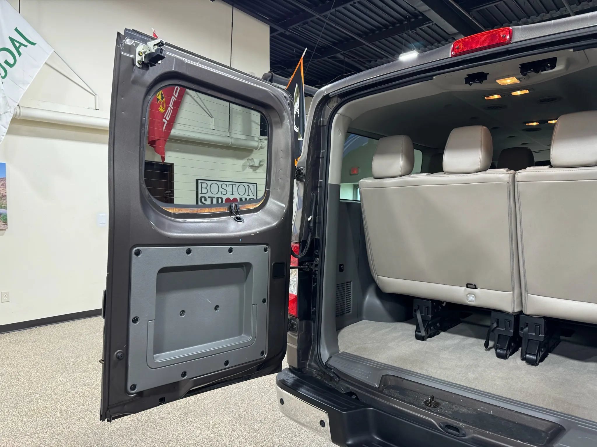 Used 2018 Nissan NV 3500 SL RWD image 25