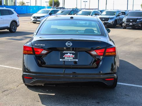Used 2025 Nissan Altima 2.5 SV FWD image 7