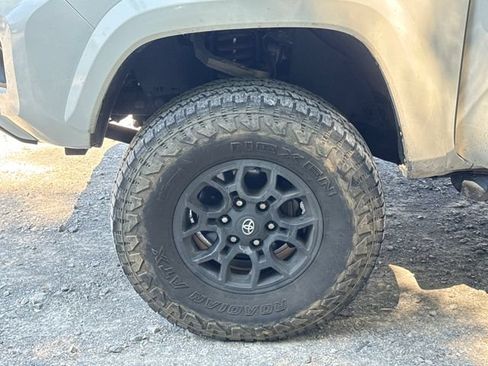 Used 2021 Toyota Tacoma SR5 AWD/4WD image 22
