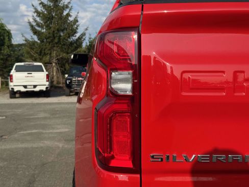 Used 2020 Chevrolet Silverado 1500 RST w/ Convenience Package AWD/4WD image 14