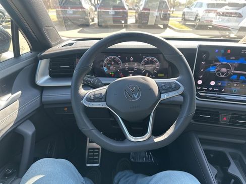 New 2026 Volkswagen Tiguan SE R-Line AWD/4WD image 9