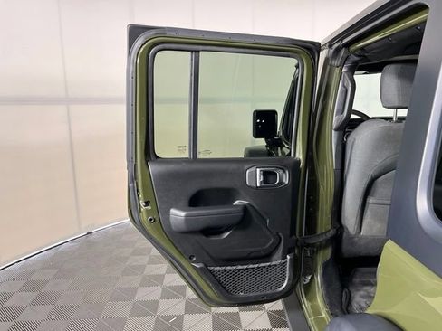 Used 2024 Jeep Wrangler Unlimited AWD/4WD image 37