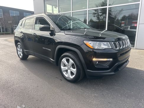 Used 2018 Jeep Compass Latitude w/ Popular Equipment Group image 1