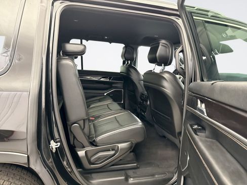 Used 2023 Jeep Wagoneer 4WD w/ Convenience Group I image 17