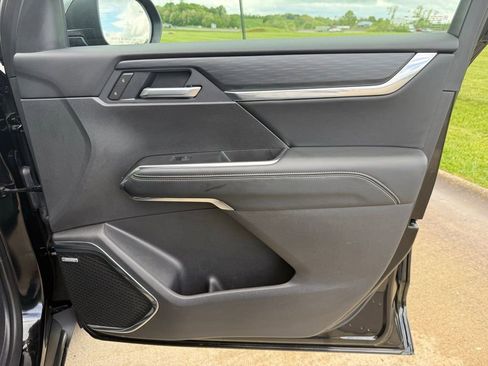 Used 2025 GMC Acadia Elevation FWD image 22