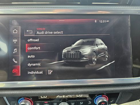 Used 2020 Audi Q3 2.0T Premium w/ Convenience Package image 17