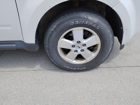 Used 2012 Ford Escape XLS AWD/4WD image 27