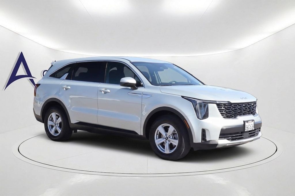 Used 2026 Kia Sorento LX FWD image 3