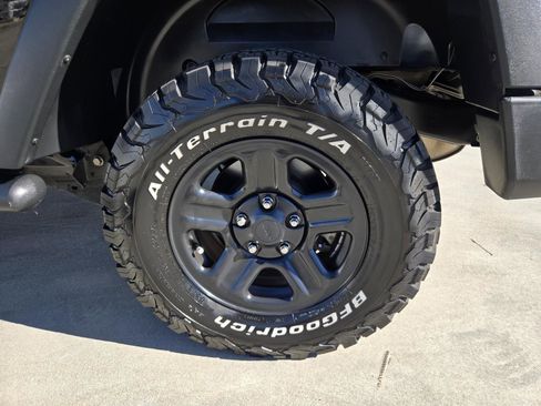 Used 2015 Jeep Wrangler Unlimited Sport w/ Connectivity Group image 26