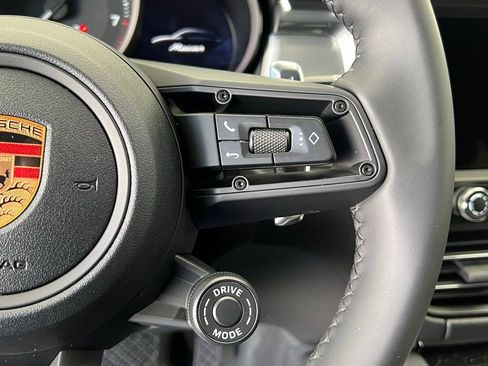 Used 2026 Porsche Macan image 9