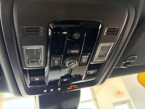 Used 2026 GMC Yukon Denali w/ Sun & Power Step Package AWD/4WD image 16