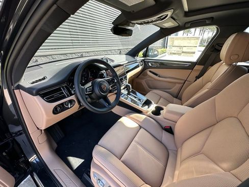 Used 2026 Porsche Macan AWD/4WD image 4