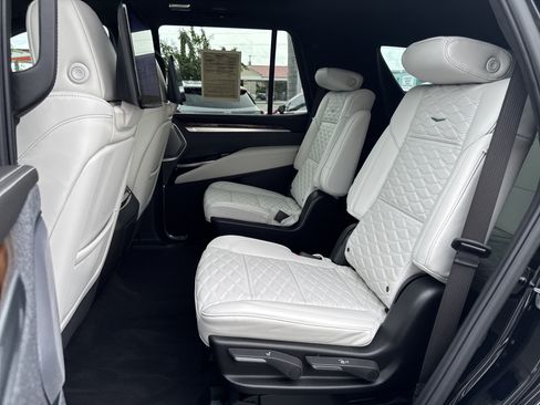 Certified 2026 Cadillac Escalade Platinum Sport w/ LPO, ONYX Package AWD/4WD image 20