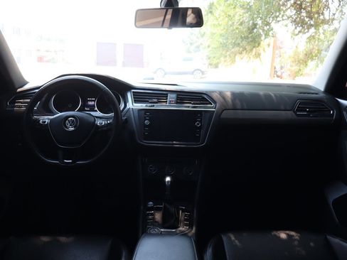 Used 2018 Volkswagen Tiguan SE AWD/4WD image 16