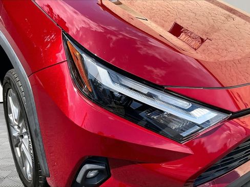 Used 2022 Toyota RAV4 XLE Premium FWD image 28