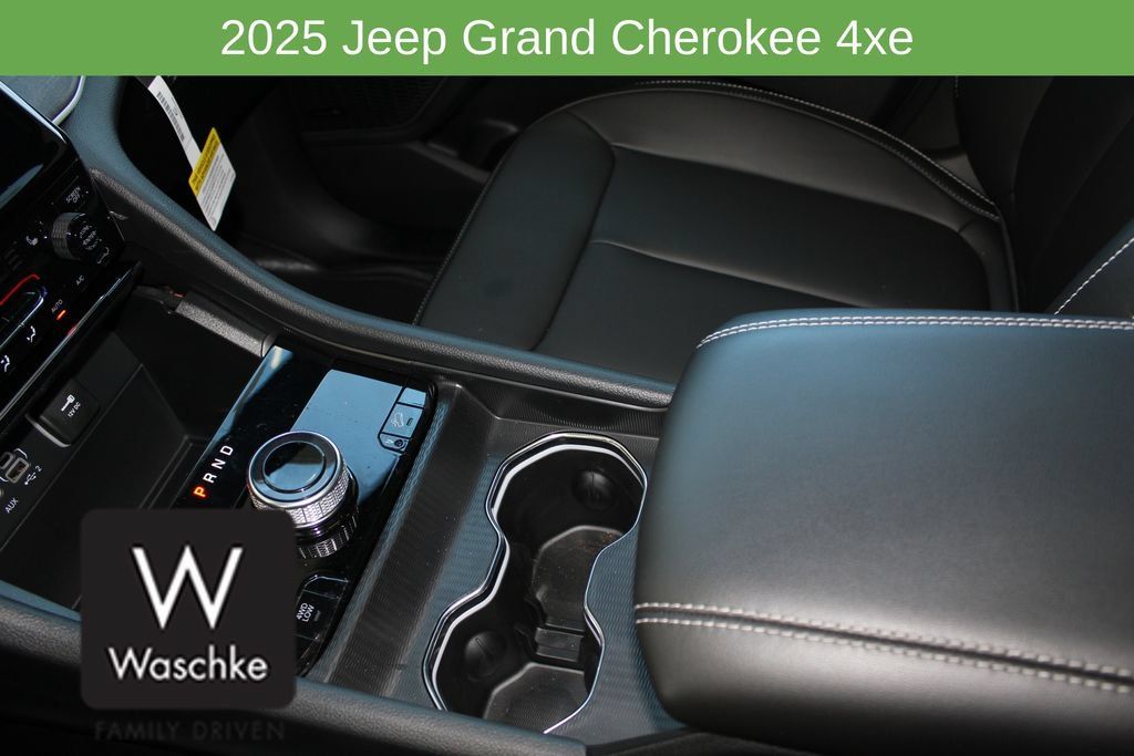 New 2025 Jeep Grand Cherokee Limited 4xe w/ Trailer Tow Package AWD/4WD image 34