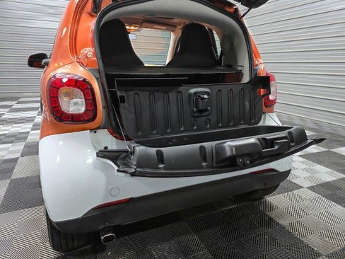 Used 2016 smart fortwo passion RWD image 29