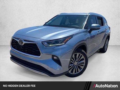 Used 2021 Toyota Highlander Platinum FWD image 1