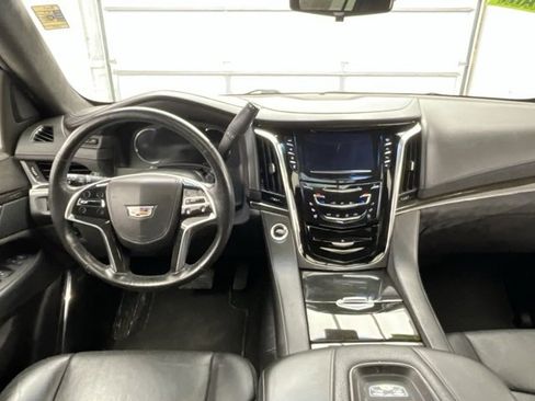 Used 2017 Cadillac Escalade ESV Platinum image 4