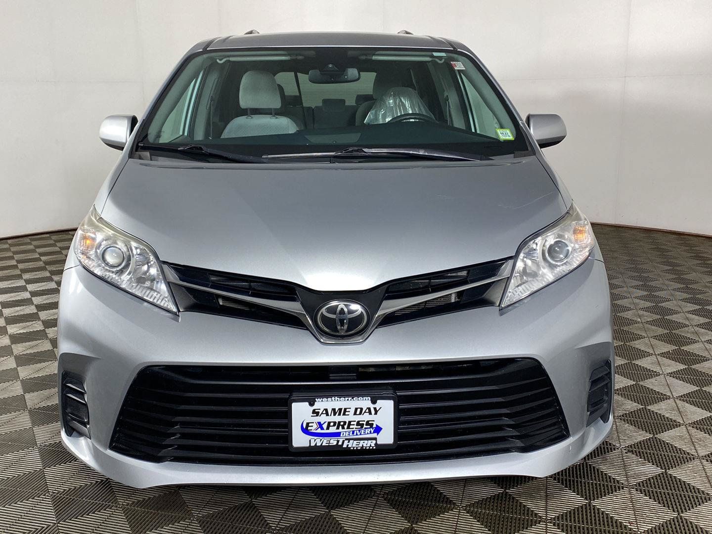 Used 2020 Toyota Sienna LE AWD/4WD image 8
