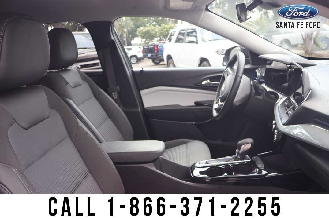 Used 2025 Chevrolet Trax LT w/ LT Convenience Package FWD image 26