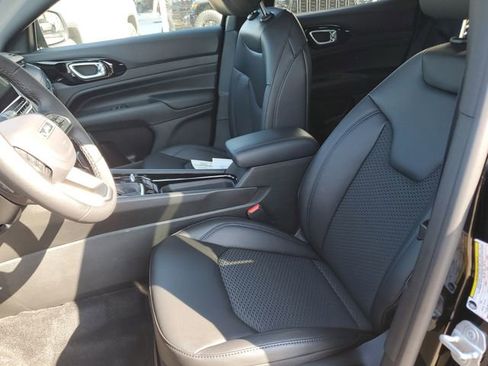 New 2026 Jeep Compass Latitude image 13