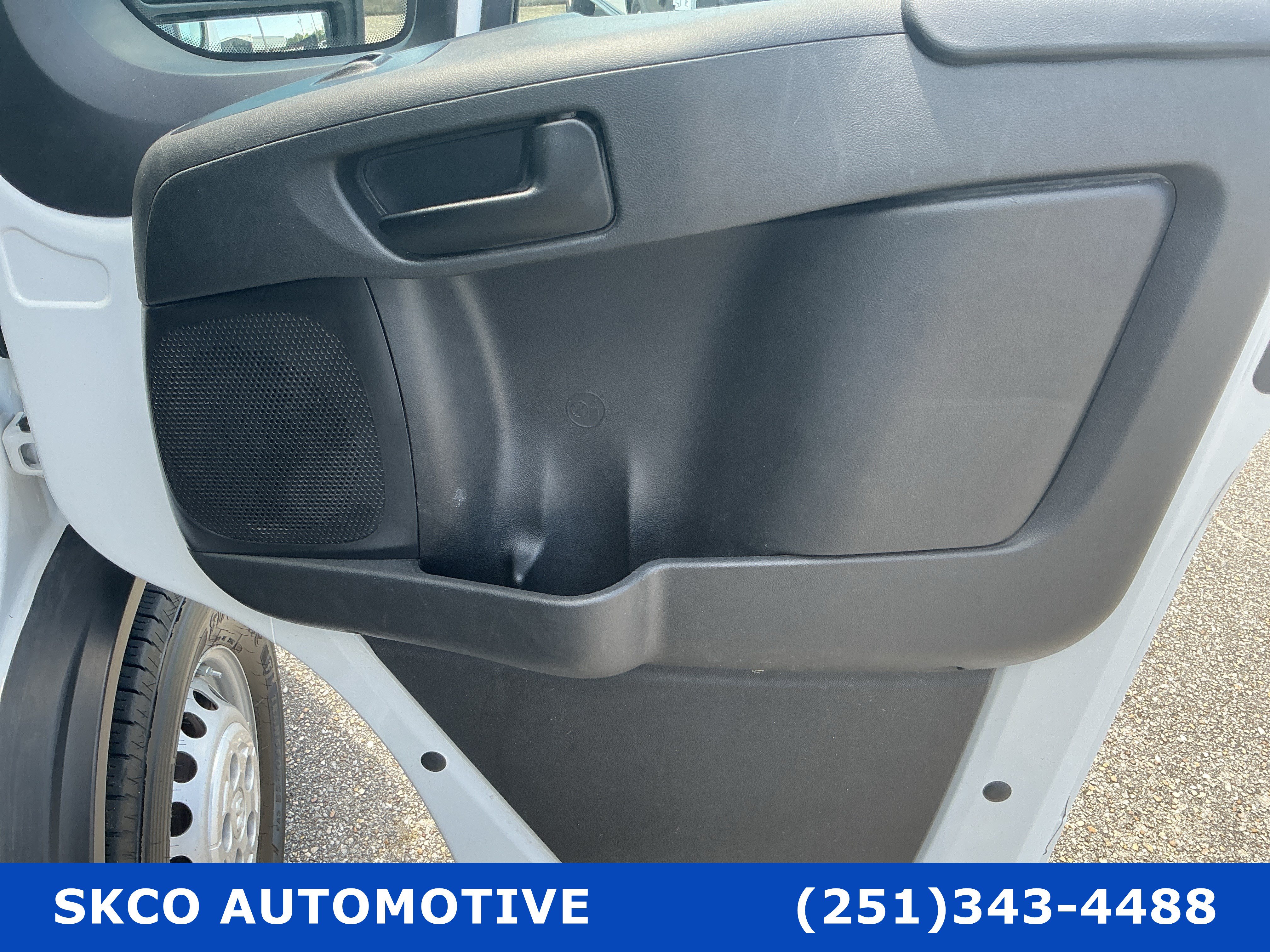 Used 2024 RAM ProMaster 2500 w/ Convenience Group FWD image 12