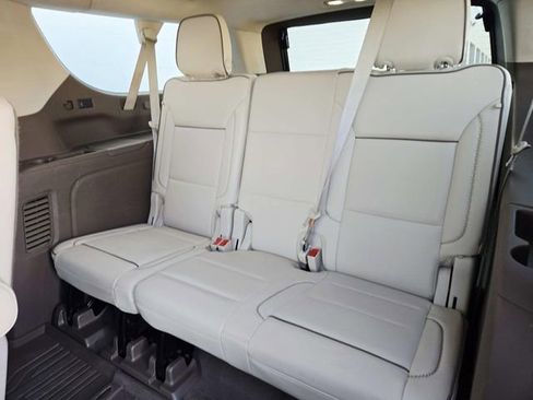 Used 2022 GMC Yukon XL Denali image 10