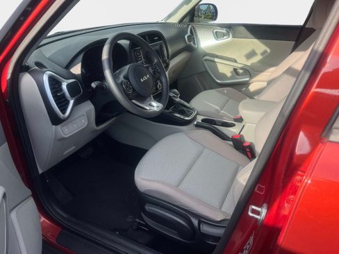 Certified 2022 Kia Soul LX FWD image 9
