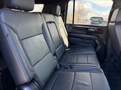 Used 2025 Chevrolet Suburban Z71 image 23