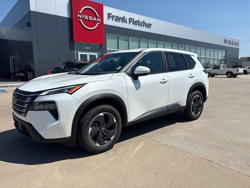 Used 2025 Nissan Rogue SV AWD/4WD image 1