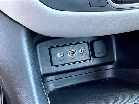 Used 2020 Chevrolet Equinox LS FWD image 23