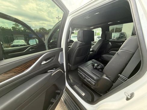 Used 2024 Cadillac Escalade Sport Platinum w/ LPO, ONYX Package AWD/4WD image 11