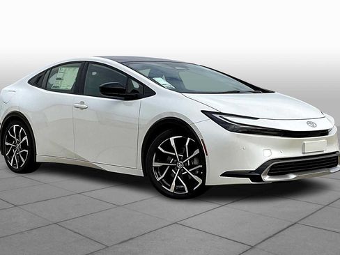New 2026 Toyota Prius Plug-In Hybrid FWD image 2