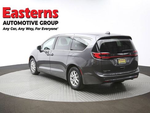 Used 2023 Chrysler Pacifica Touring-L image 66