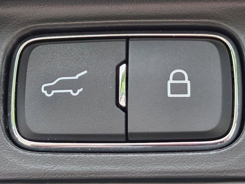 Used 2025 Ford Explorer ST AWD/4WD image 34