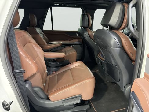 Used 2025 Lincoln Navigator L Reserve AWD/4WD image 12