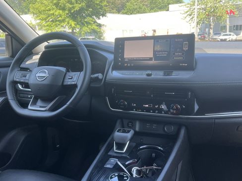 Certified 2026 Nissan Rogue SL AWD/4WD image 3