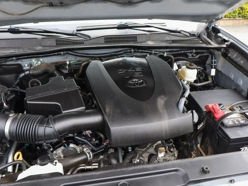 Used 2020 Toyota Tacoma TRD Sport AWD/4WD image 14