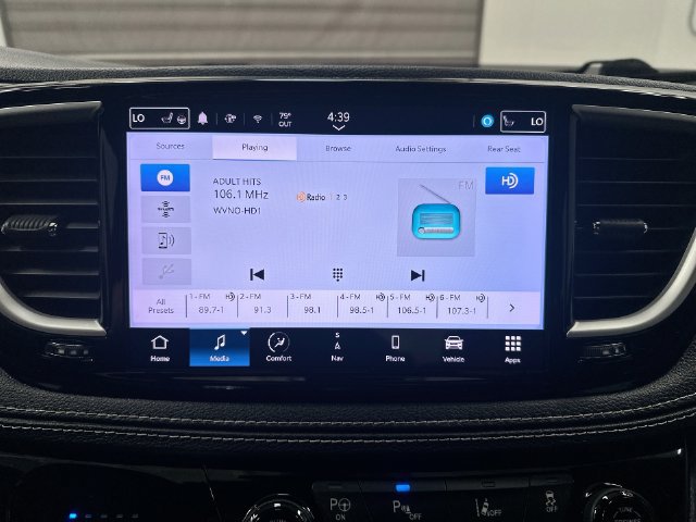 Used 2022 Chrysler Pacifica Touring-L w/ Uconnect Theater Family Group FWD image 14
