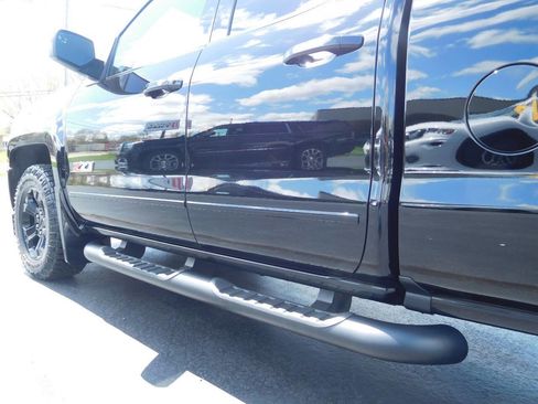 Used 2018 Chevrolet Silverado 1500 LT w/ Midnight Edition AWD/4WD image 10