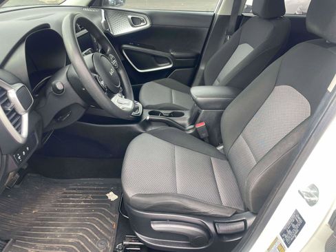 Used 2023 Kia Soul LX FWD image 5
