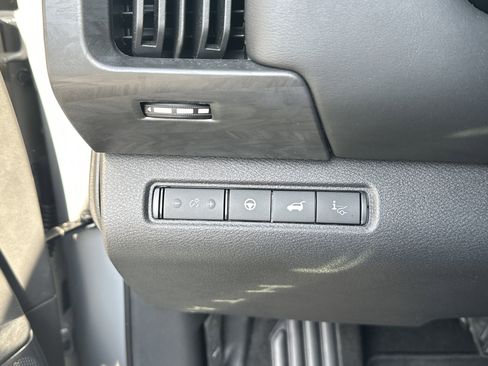 Used 2026 Nissan Pathfinder Platinum AWD/4WD image 22