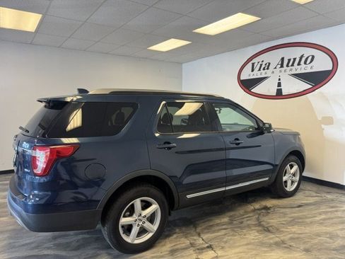Used 2017 Ford Explorer XLT w/ Equipment Group 202A AWD/4WD image 8