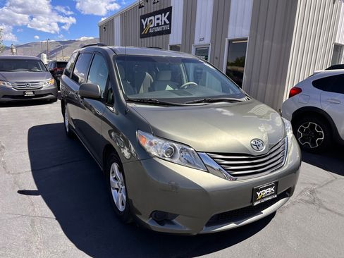 Used 2011 Toyota Sienna LE w/ Towing Pkg FWD image 1
