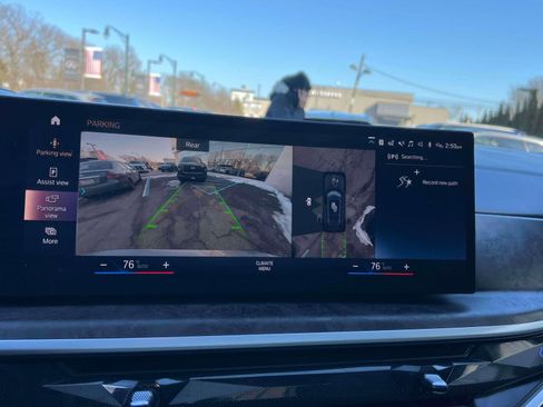 Used 2023 BMW X7 xDrive40i w/ Executive Package image 27